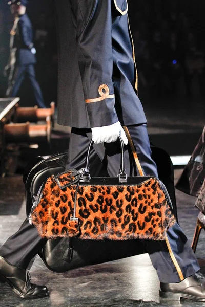 Look 143